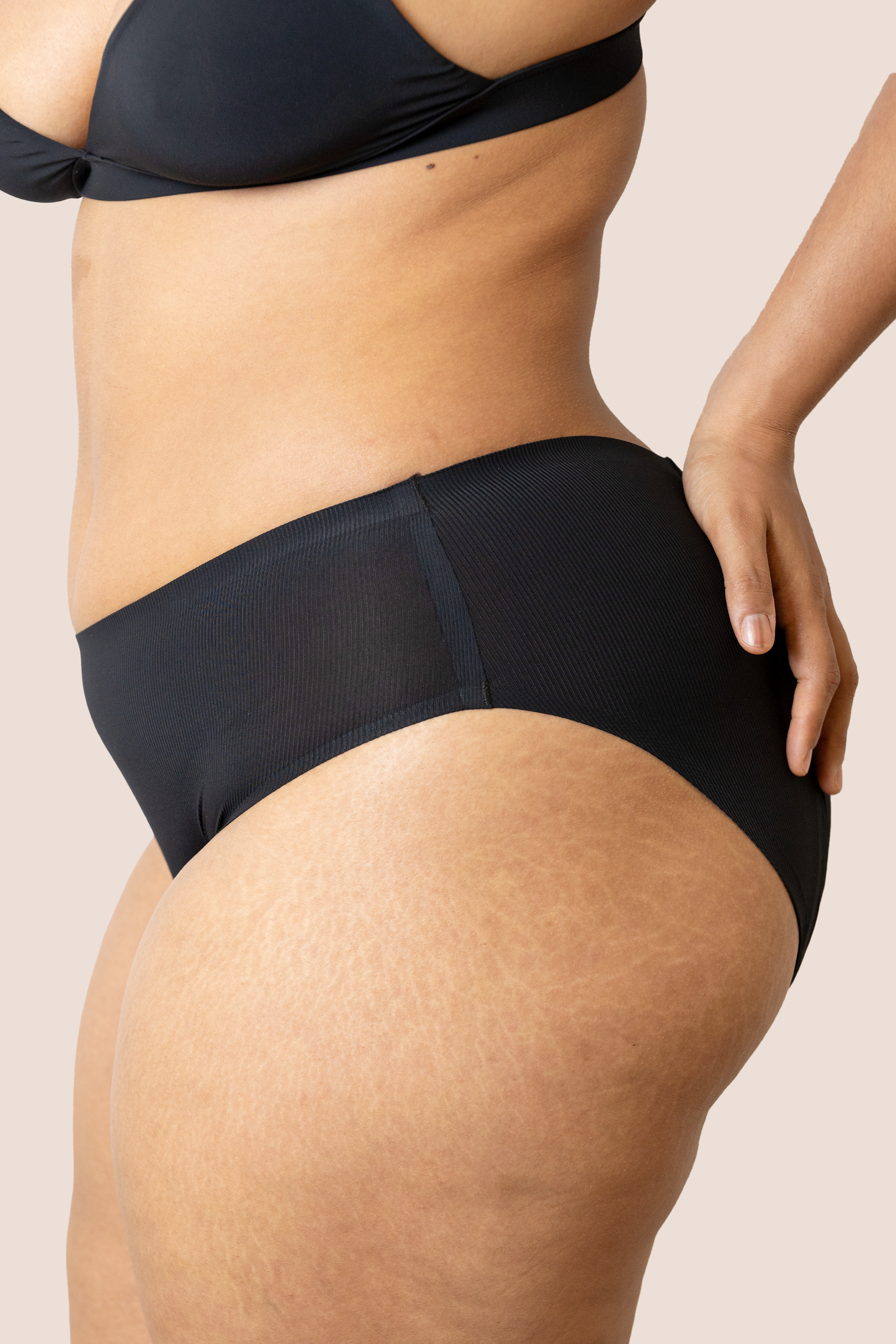 PERIOD PANTIES SEAMLESS HIGH WAIST CLOSE UP GENERAL